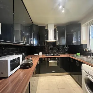 3 Bedroom Prime Edgware Road, Paddington W2 *