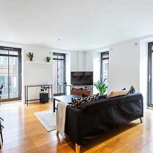 Serene Cityscape - 2br Luxury Westminster *
