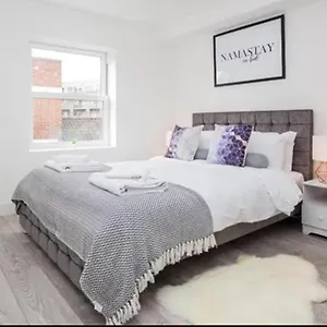 Spacious 1 Bed Flat With View Apartment London