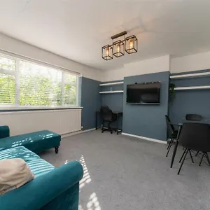 Vibrant Mill Hill East Pad Hendon