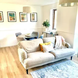 Apartment Varsity View-central *