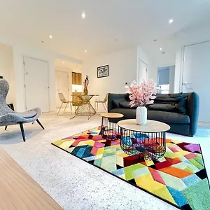 Whitechapel Superior Apartment