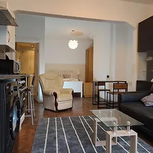 Lovely Ground Floor In West *