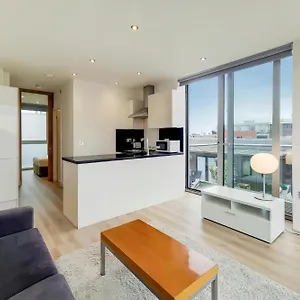 The Shard View Balcony Apartment *