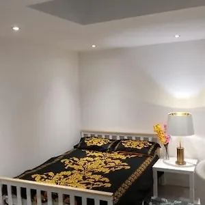 Luxurious & Stylish Flat, Access To Public Transport & Shops Thamesmead (Greater London)