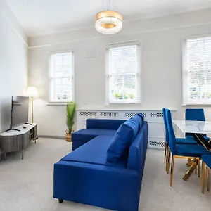 5a - Bright And Airy 2 Bedroom - Close To