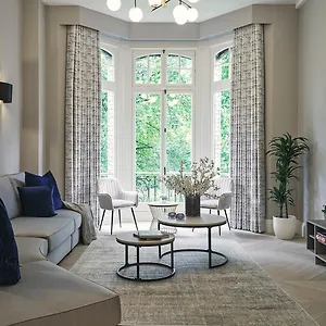 Prime Chelsea Apartment