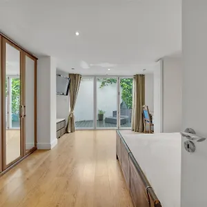Holiday home Mews House In Maida Hill With Free Parking