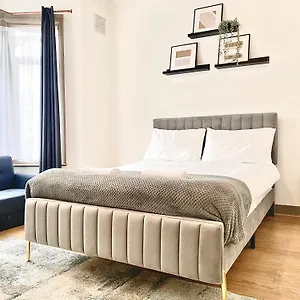 Entire 3 Bedroom With Garden In London Apartment Edmonton