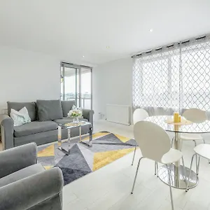 Apartment Stunning Flat In Chelsea, Kings Road With Balcony London