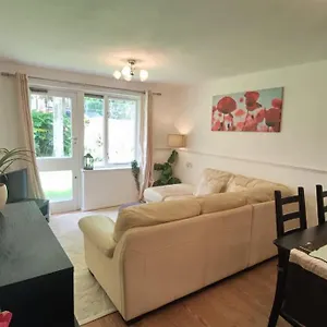 2 Bed Brick Lane Flat, Liverpool St Apartment London
