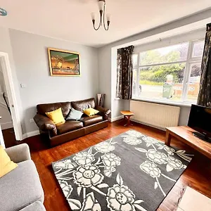 5 Bed In Se12 * London