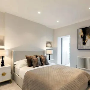 Spacious 4 Bed Flat London