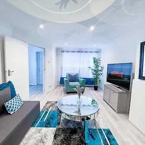 Spacious 3 Bed Family With Garden