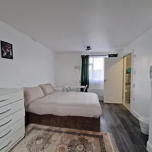 En-suite Mitcham Guest house