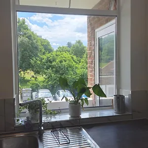 Bright Spacious Airy 2 Bed Flat * Ealing