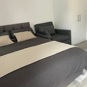 Flat Private Shower Wc And Kitchenette