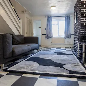 Cosy By Excel Centre & Airport Apartment *