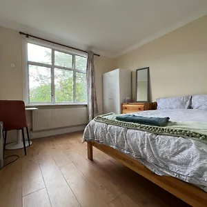 Tottenham Homestay