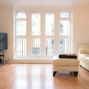 Modern Tower Bridge 3br House London