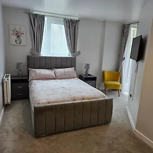 Town Centre Oasis Apartment Crayford