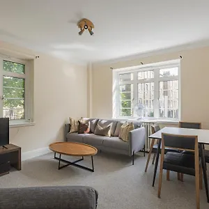 Three Bed Flat Near Earls Court Tube