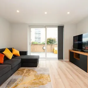Peaceful Stylish Oasis 2 Minutes From Station Pass The Keys Apartment *