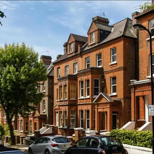 Homely 2 Bedroom Victorian In Hampstead Apartment *