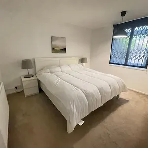 Spacious & Welcoming 4bd House - Kennington Apartment