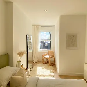 Sleek Scandi-inspired 2bd Flat Fulham