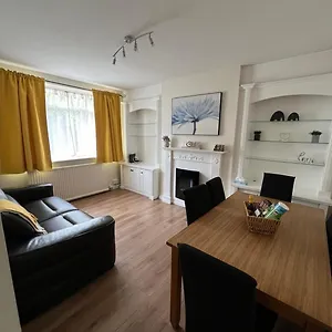 20mins To Bakerst, Harry Potter & Wembley Stadium! Apartment Northwood (Greater London)