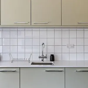 Modern 3 Bedroom In Tottenham *