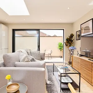 Apartment The Brixton Hill Place - Exquisite 2bdr Flat With Terrace London