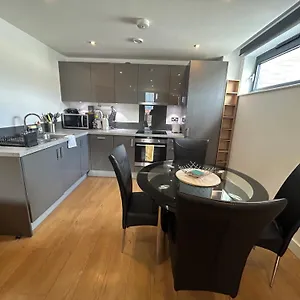 2 Bedroom Apartment, Greater London Apartment *