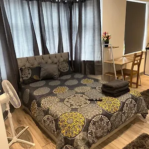 Modern Flat In Romford *