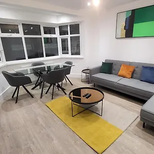 Apartment New Modern 2 With Garden And Parking *