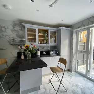 Tina Guest house *