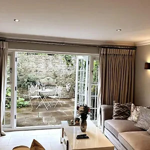 Holiday home Sweet 2 Bed House In London's Neighbourhood