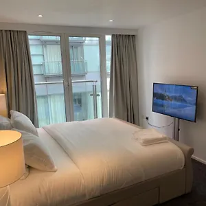 Apartment Modern Luxury 2 Bedroom In Excel London