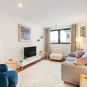 Modern 1 Bed Wimbledon Pad Apartment *