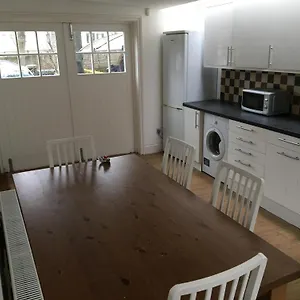 شقة Spacious Duplex Flat لندن