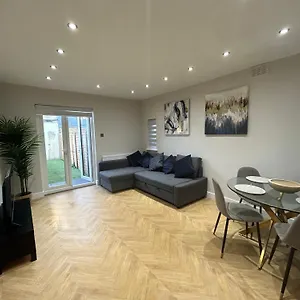 Apartment Luxury 2 Bed With Garden Near Tottenham Hale