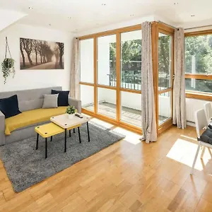 2bed Living Balcony * London