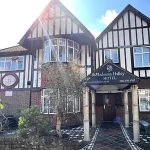 Madonna Halley Otel Edgware