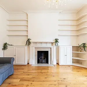Kensington Tranquility Elegant Two-bed Retreat London