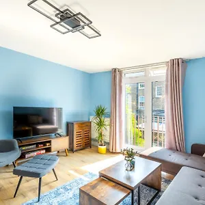 Apartment Magnificent 3br With Balcony London