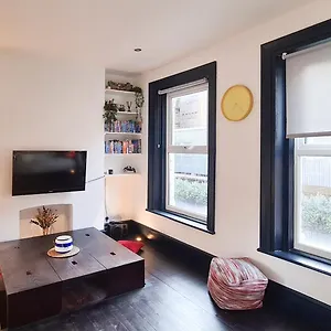 Unique And Cozy In London