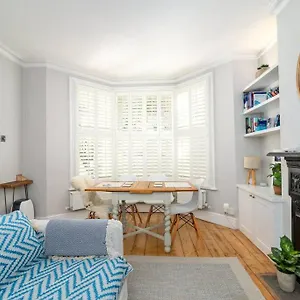 Beautiful & Cosy 1-bedroom In Clapham Apartment *
