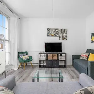 One Bed In Camden Apartment London