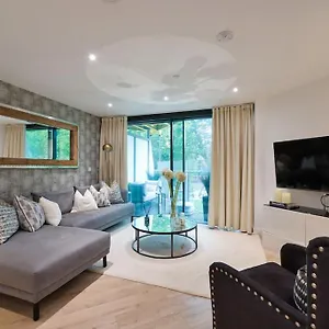 Boutique Designer With Balcony-2 Bedroom London